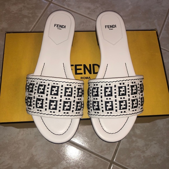 Fendi Rafia logo slip on sandal - Picture 2 of 3